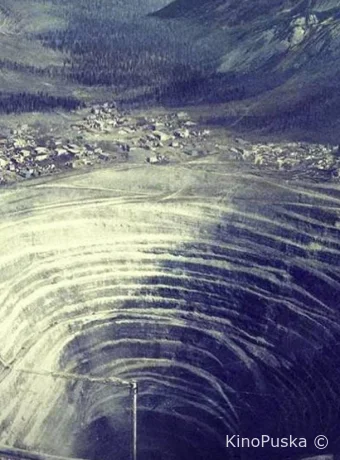 Белая стена